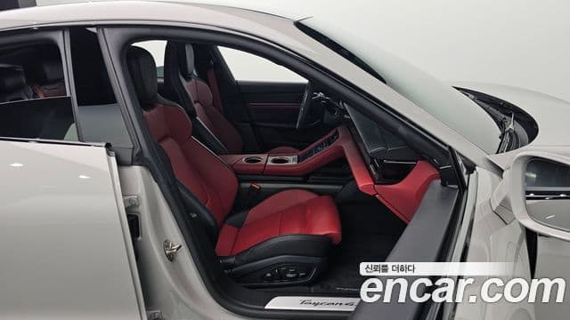 Porsche 타이칸 4S, 2025 10
