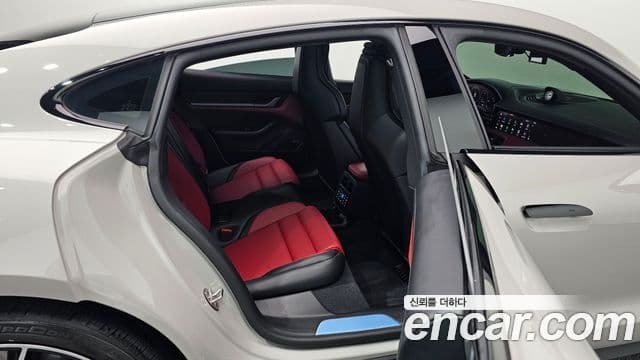 Porsche 타이칸 4S, 2025 11