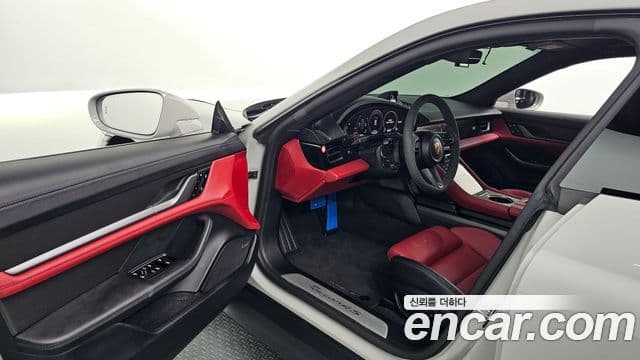 Porsche 타이칸 4S, 2025 12