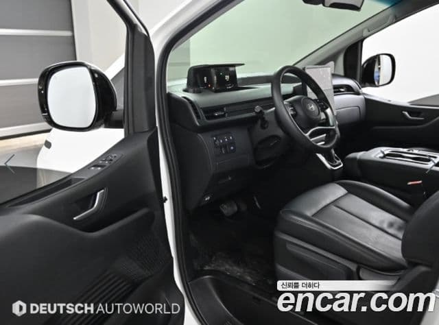 Hyundai Staria Modern, 2025 11