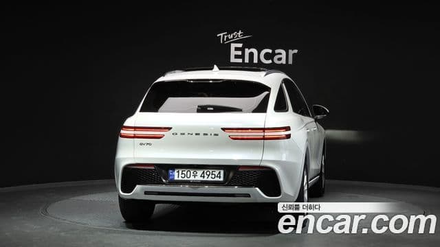 Genesis GV70, 2022 4