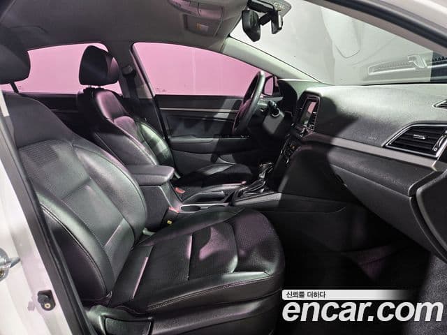 Hyundai Avante AD 1.6 GDI Value Plus, 2017 16