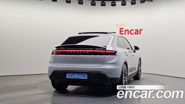 Porsche Macan EV базовый 4, 2025 4