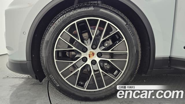 Porsche Macan EV базовый 4, 2025 все фото