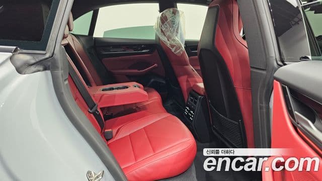 Porsche Macan EV базовый 4, 2025 11