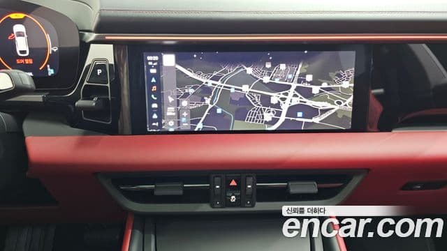 Porsche Macan EV базовый 4, 2025 13