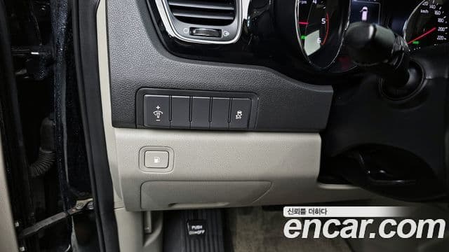 Kia All New Carnival VIP, 2017 13