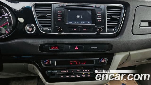 Kia All New Carnival VIP, 2017 16