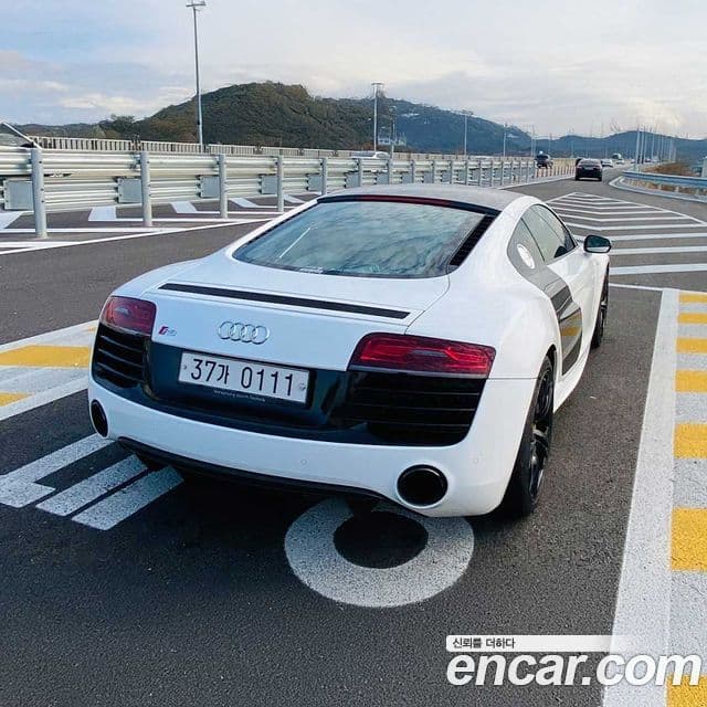 Audi R8 5.2 V10 купе, 2015 4