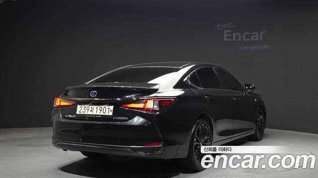 Lexus ES300h 7세대 F-Sport, 2022 2