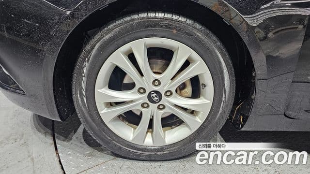 Hyundai YF Sonata LPI Premier(для людей с инвалидностью), 2011 все фото