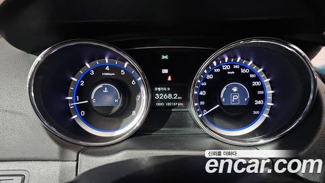 Hyundai YF Sonata LPI Premier(для людей с инвалидностью), 2011 8