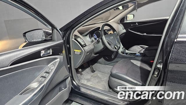 Hyundai YF Sonata LPI Premier(для людей с инвалидностью), 2011 10