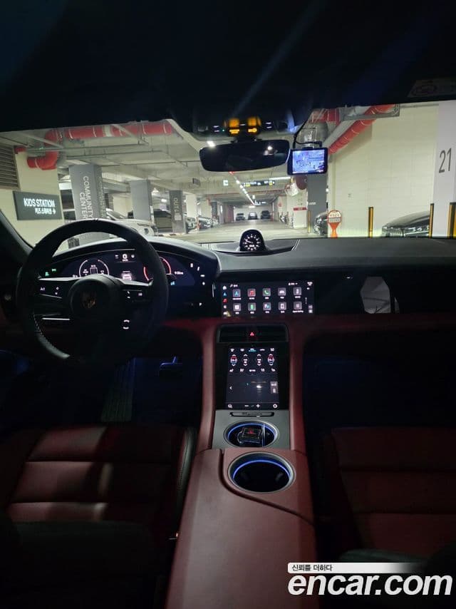 Porsche 타이칸 4S, 2025 10