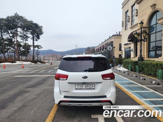 Kia All New Carnival Noblesse, 2016 4