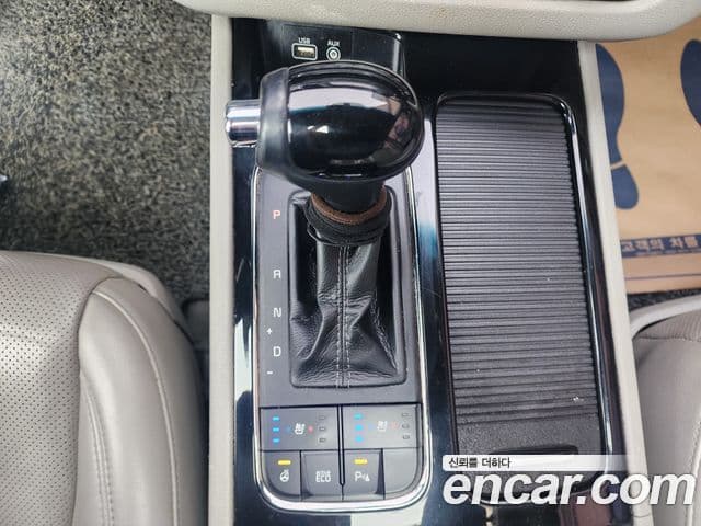 Kia All New Carnival Noblesse, 2016 9