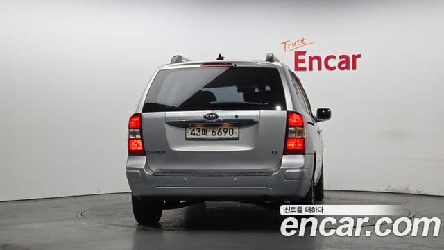 Kia 뉴카니발 топовая версия, 2008 4