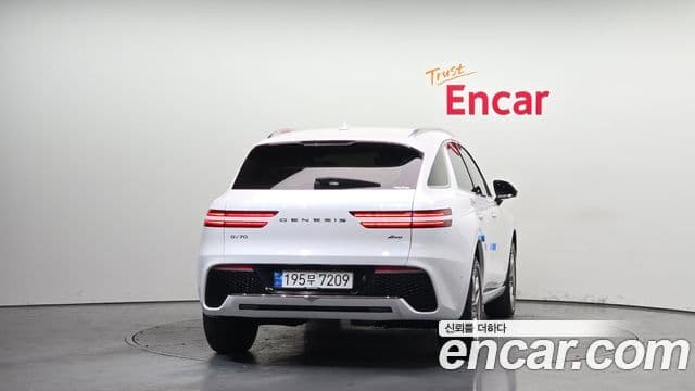 Genesis GV70, 2023 4