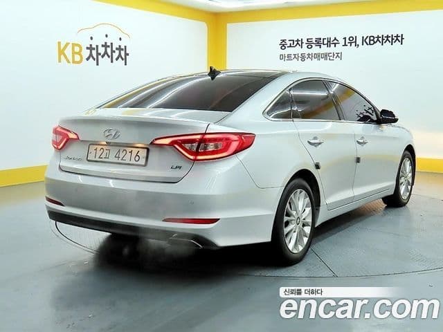 Hyundai LF Sonata Special, 2016 3