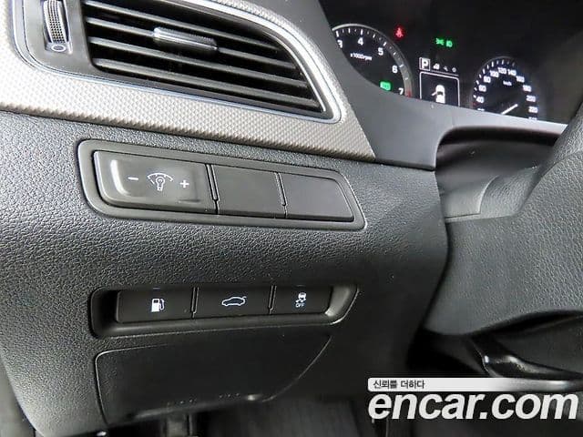 Hyundai LF Sonata Special, 2016 13