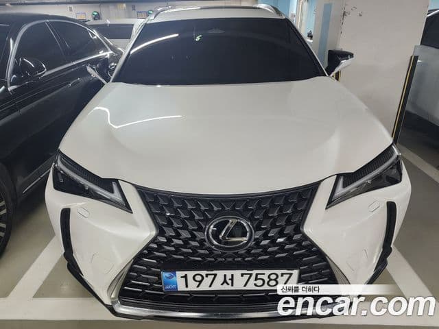 Lexus UX300h, 2024 3