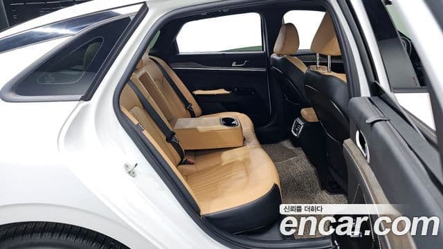 Kia K5 3세대 Signature, 2021 11