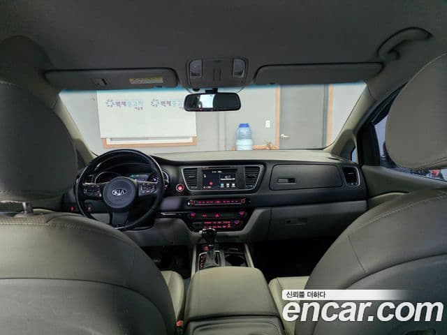 Kia All New Carnival Luxury, 2015 7