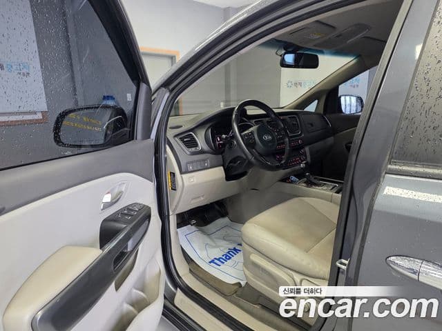 Kia All New Carnival Luxury, 2015 10