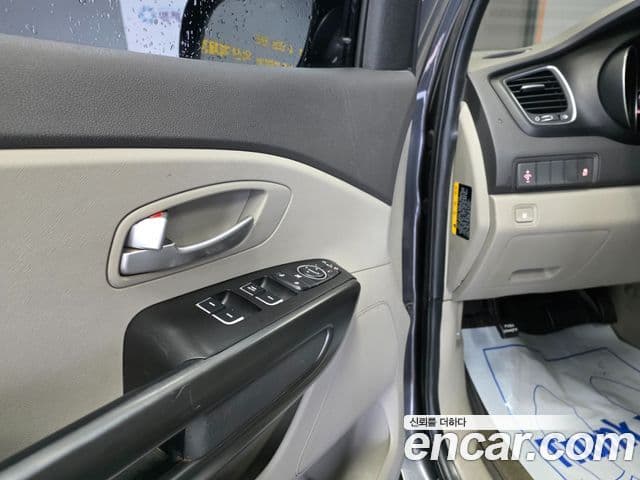 Kia All New Carnival Luxury, 2015 16