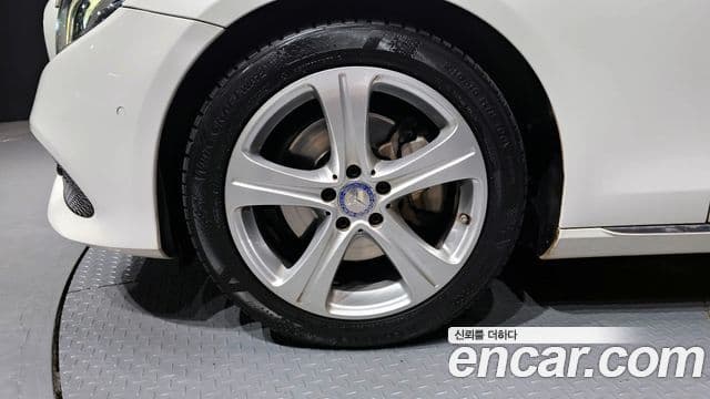 Mercedes-Benz E-класс W213 Avantgarde, 2017 все фото