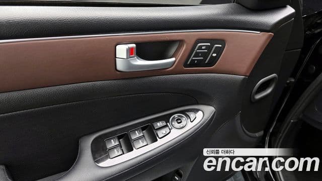 Hyundai Genesis Special, 2013 19