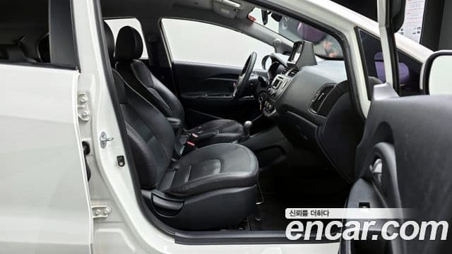 Kia All New Pride Deluxe, 2012 10