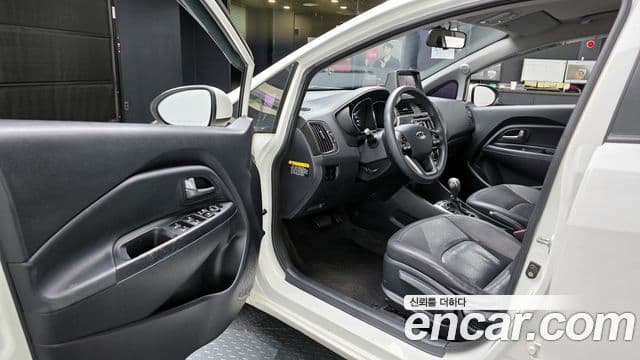 Kia All New Pride Deluxe, 2012 11