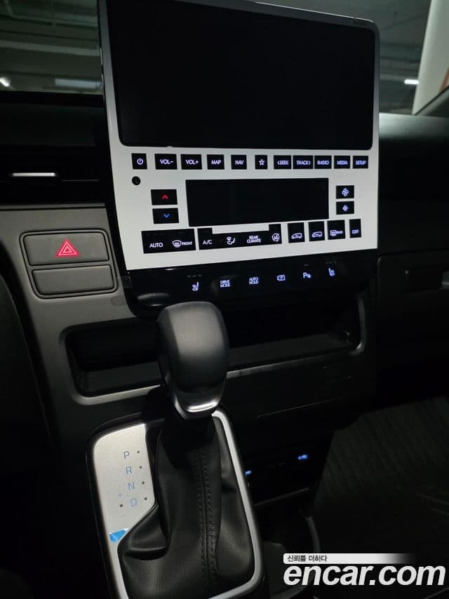 Hyundai Staria Modern, 2025 9