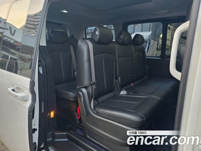 Hyundai Staria Modern, 2025 10