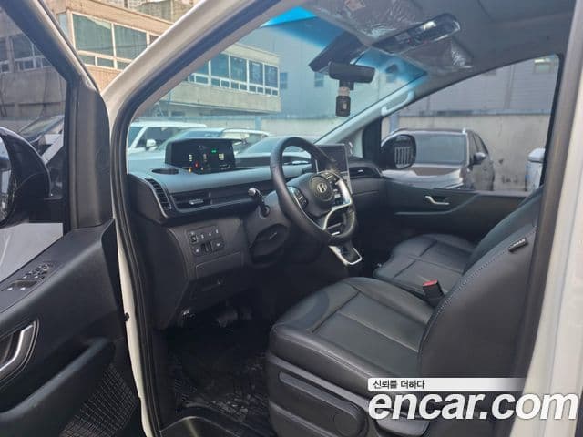 Hyundai Staria Modern, 2025 11