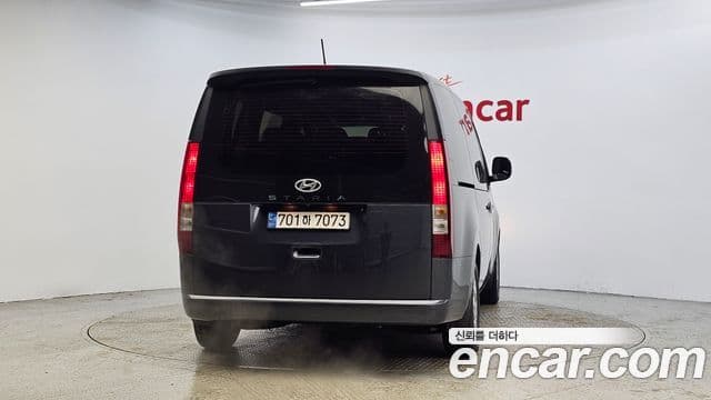 Hyundai Staria Modern, 2023 4