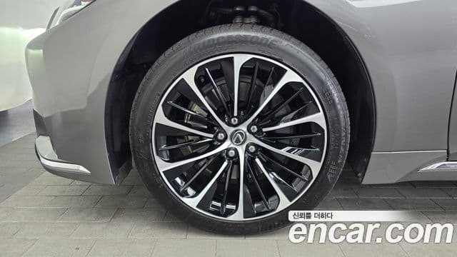 Lexus LS500h 5세대 3.5 Luxury AWD, 2023 все фото