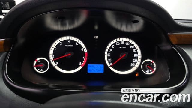 Hyundai Grandeur TG LPI Q270 для людей с инвалидностью, 2008 8