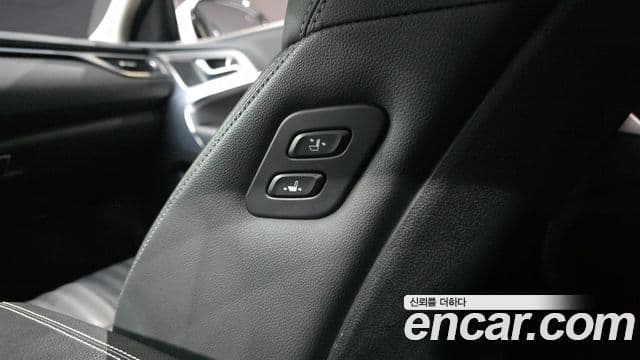 Genesis G70 Elite, 2019 18