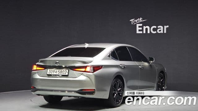 Lexus ES300h 7세대 F-Sport Design пакет, 2024 2