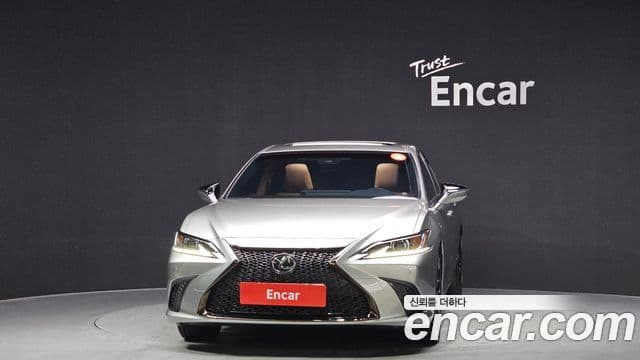 Lexus ES300h 7세대 F-Sport Design пакет, 2024 3