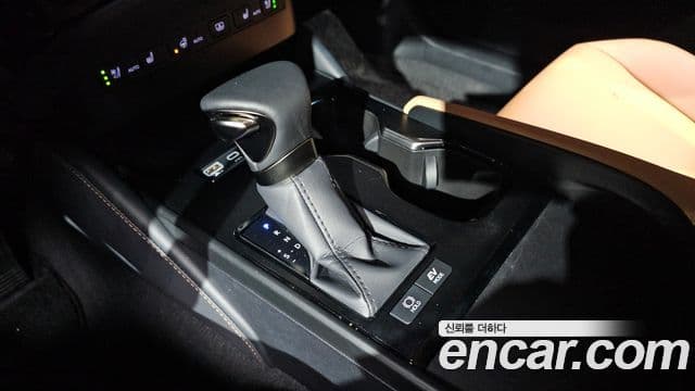 Lexus ES300h 7세대 F-Sport Design пакет, 2024 9