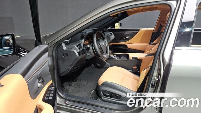 Lexus ES300h 7세대 F-Sport Design пакет, 2024 10