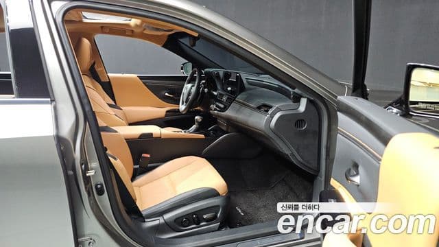 Lexus ES300h 7세대 F-Sport Design пакет, 2024 18