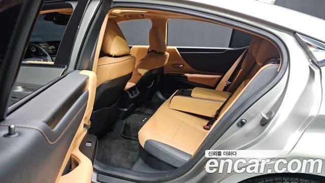 Lexus ES300h 7세대 F-Sport Design пакет, 2024 19