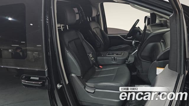 Hyundai Staria Modern, 2025 10