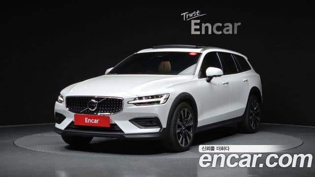 Volvo V60 Cross Country 2세대 B5 Ultimate AWD, 2023 1