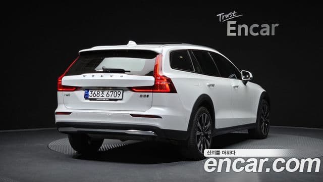 Volvo V60 Cross Country 2세대 B5 Ultimate AWD, 2023 2