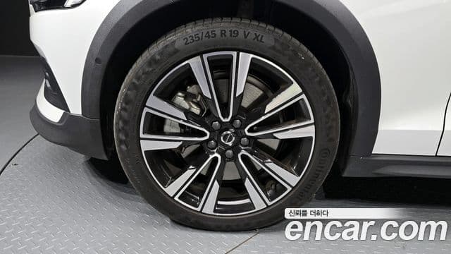 Volvo V60 Cross Country 2세대 B5 Ultimate AWD, 2023 все фото